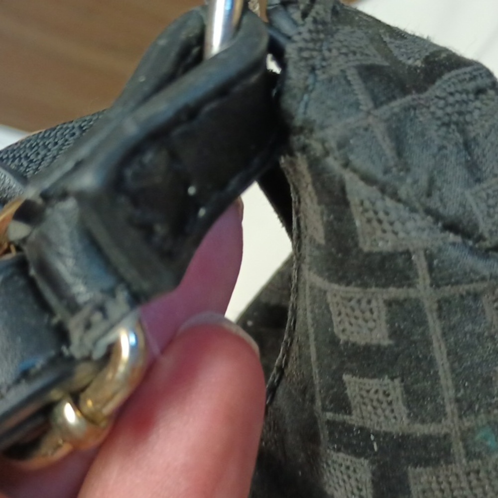Tommy Hilfiger Shoulder Bag - Picture 6 of 9